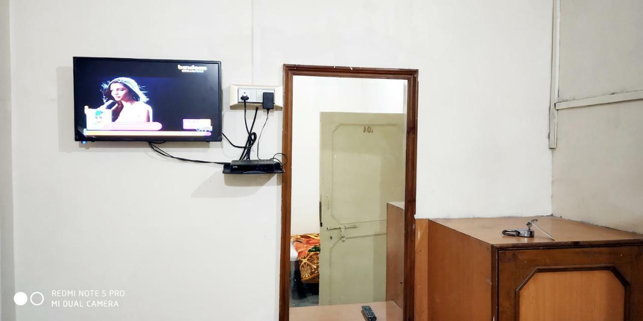 Hotel Uttam Nivas Ahmedabad Exterior foto